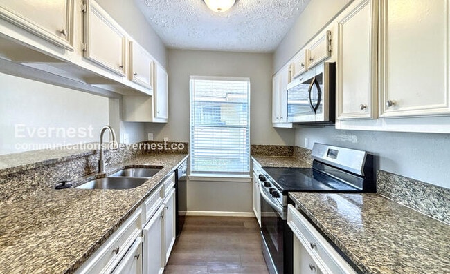 Building Photo - 20021 Cottonglade Ln