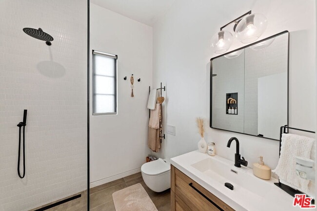 Building Photo - 358 N Bronson Ave