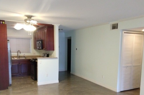 Building Photo - 21500 Burbank Blvd