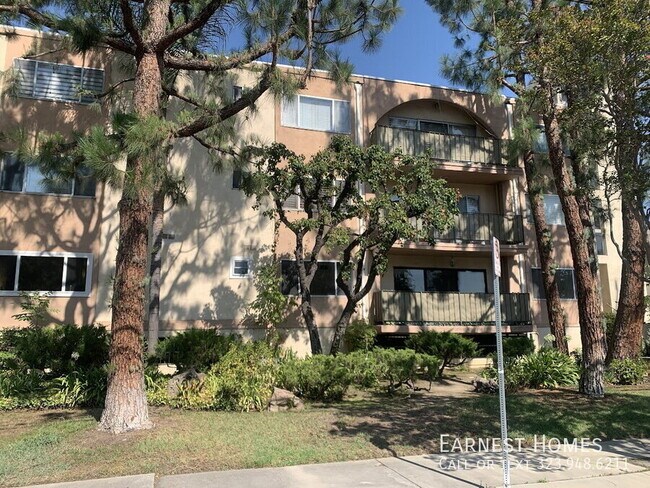 Building Photo - 14850 Hesby St