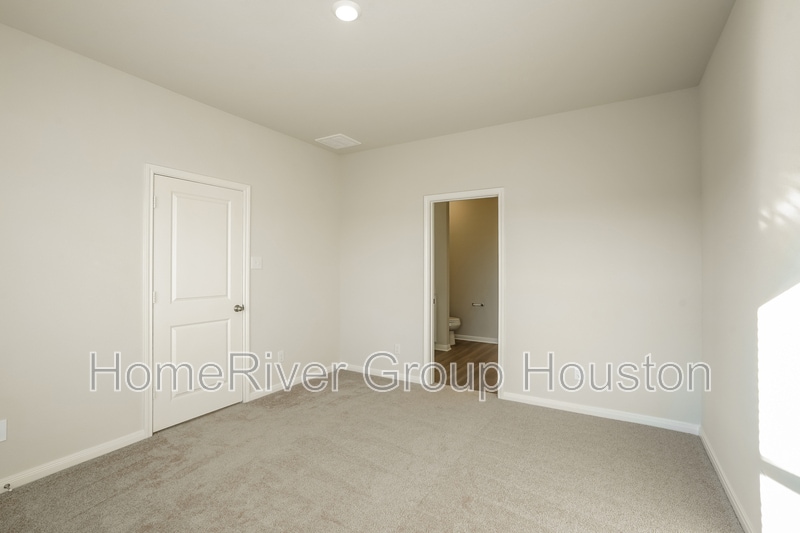 Building Photo - 14017 Freeboard Dr