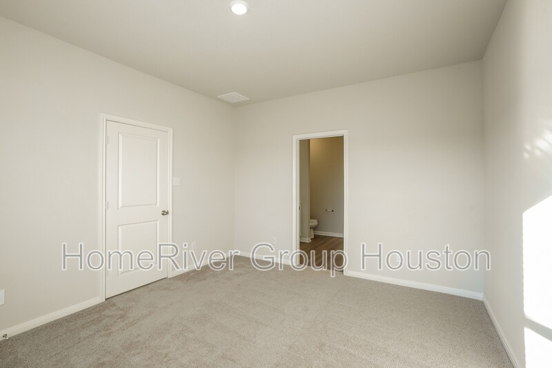 Building Photo - 14101 Freeboard Dr