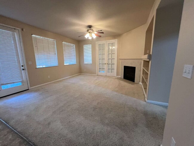 Building Photo - "Spacious 4-Bedroom Haven in Merced with 3 Full Baths & Elegant Granite Countertops!"
