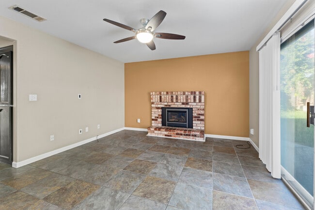 Building Photo - 2126 Sunhaven Ct