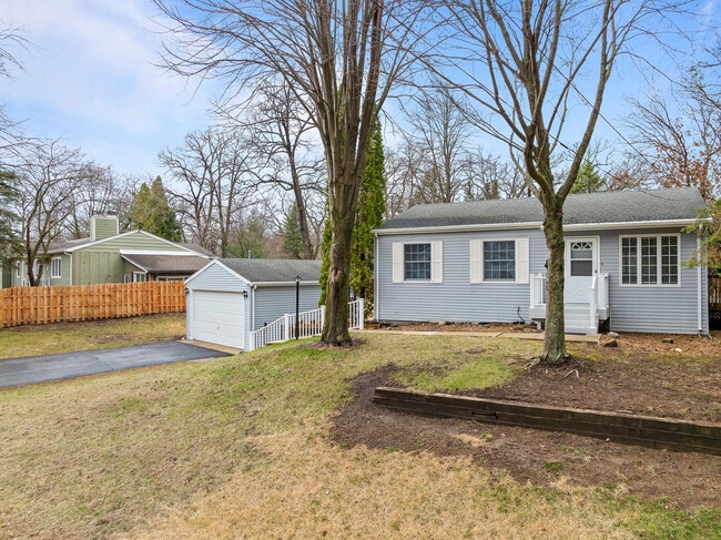 Building Photo - 438 Sylvan Dr