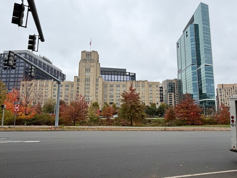 Building Photo - 116 Riverway