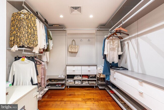 Building Photo - 210 W Rittenhouse Square