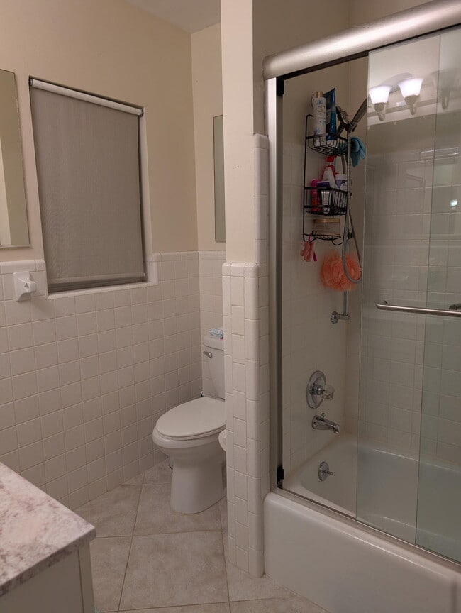 Building Photo - 2734 NE 27th Ct