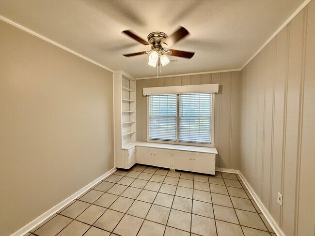 Building Photo - Now Available! Charming 3-Bedroom, 1-Bathroom Home in Decatur, AL