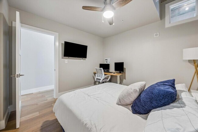 Building Photo - 360 Nueces St