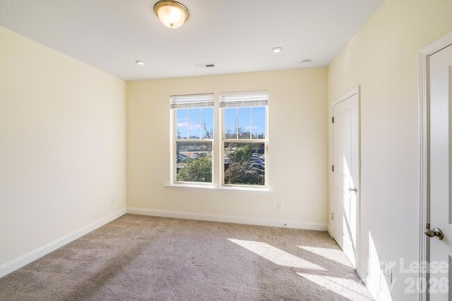 Building Photo - 334 Simeon Dr