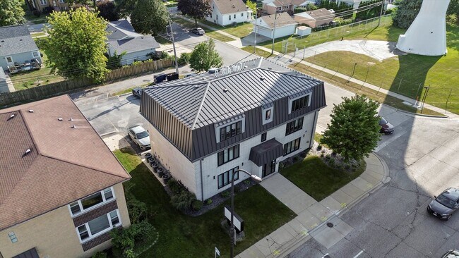 Building Photo - 6837 W 95th St