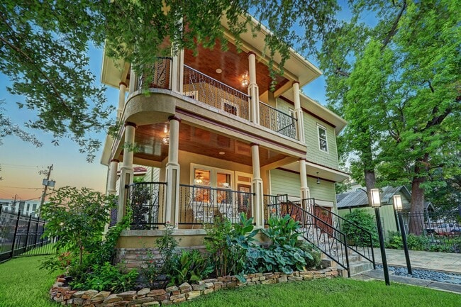 Building Photo - 1302 W 21st St