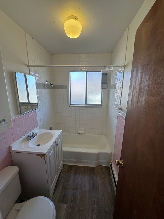 Building Photo - LE2012