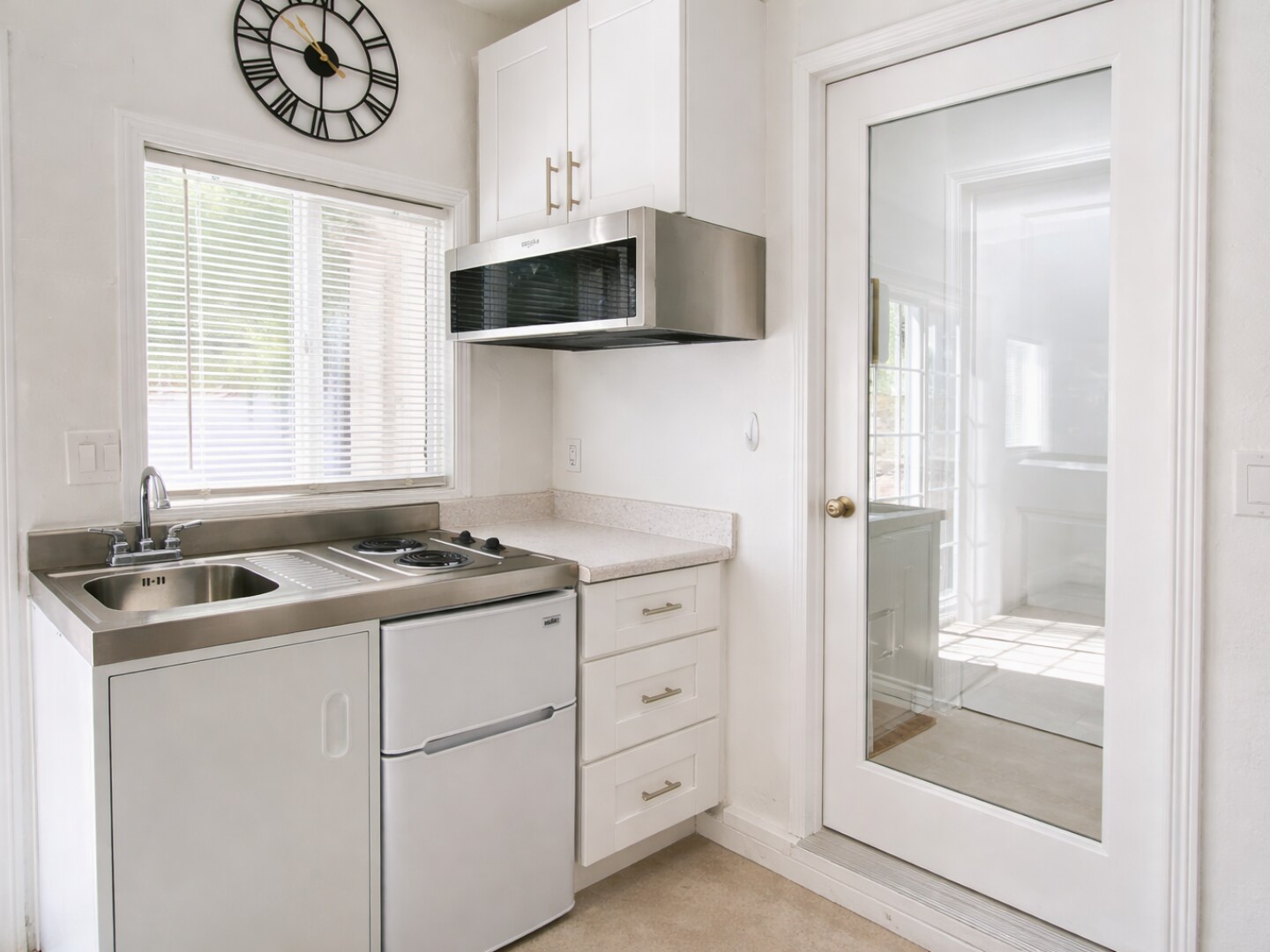 Building Photo - 2404 Chatsworth Blvd