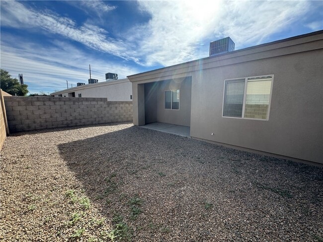 Building Photo - 3532 N Burbank St