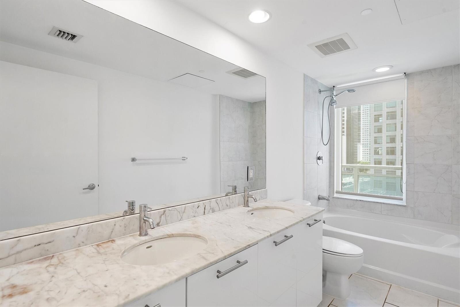 Building Photo - 951 Brickell Ave