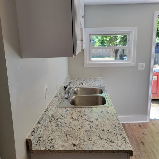 Building Photo - 221 S Highland Ave