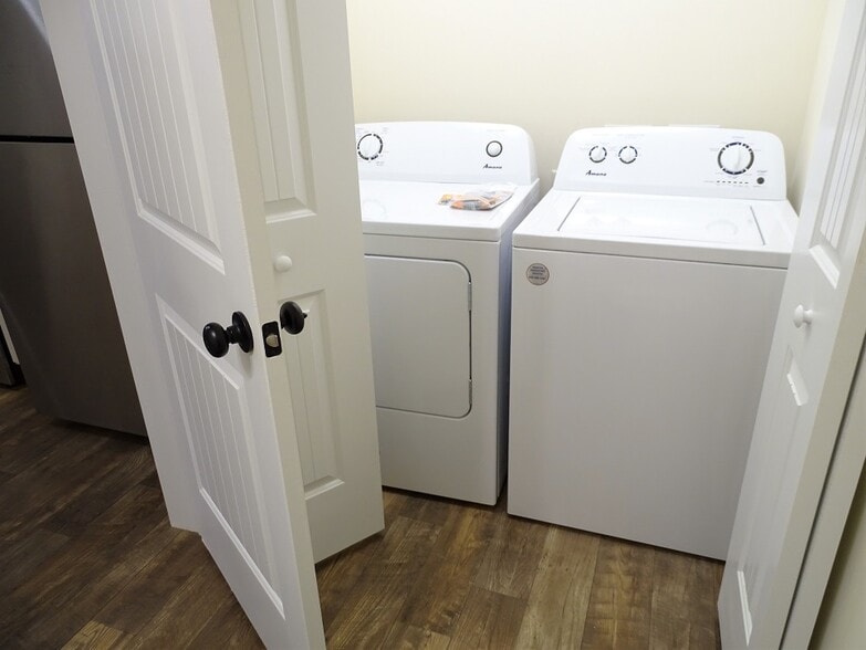 Building Photo - 818 Byler Cir