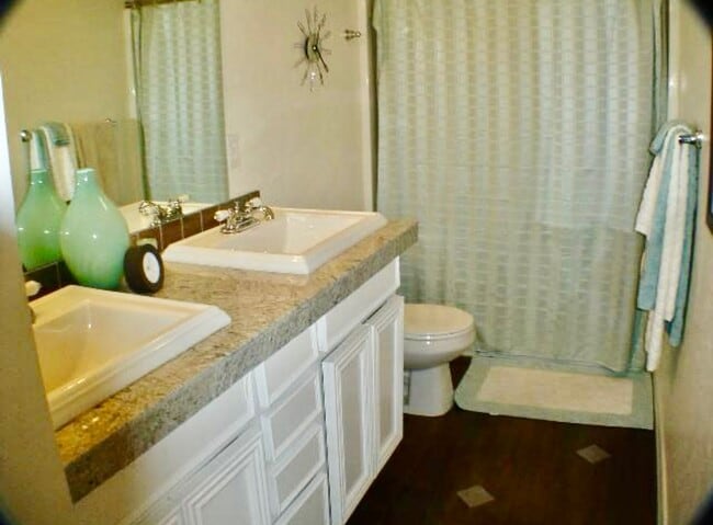 Building Photo - Glenwood Springs Townhouse