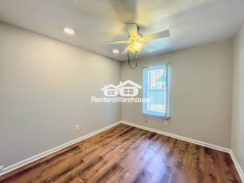 Building Photo - 3930 Rica Dr