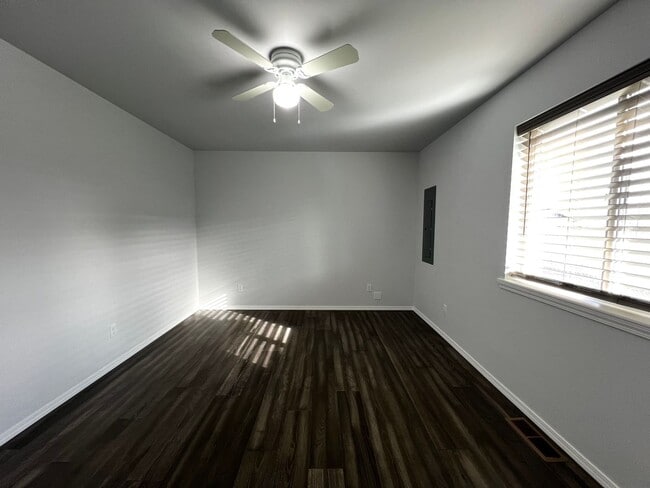 Building Photo - 2005 Ledwich Ave