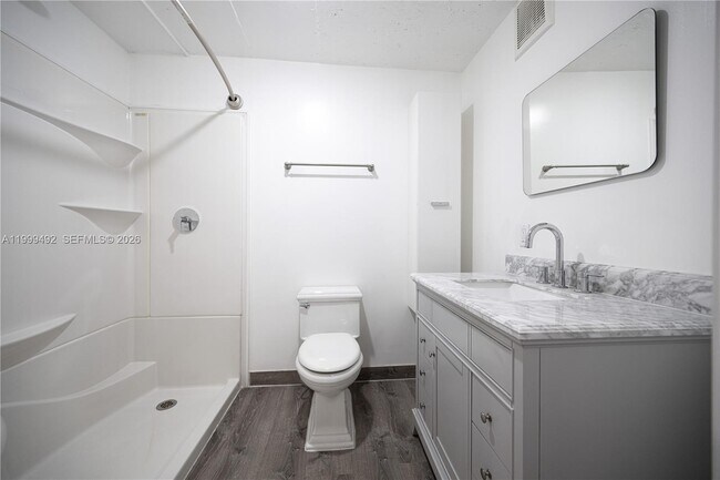 Building Photo - 7125 Los Pinos Blvd