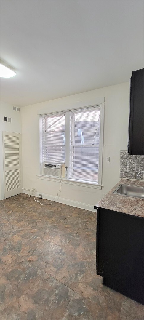 Building Photo - 1436 W Lexington St