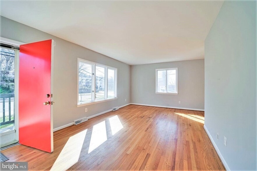 Building Photo - 1912 S Glebe Rd