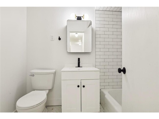 Building Photo - 99 E 54th St