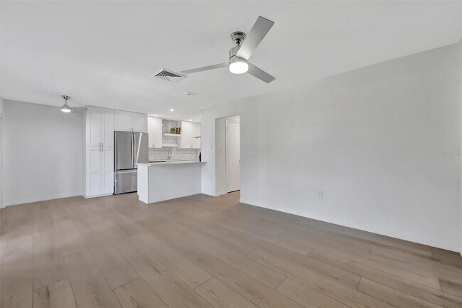 Building Photo - 650 Pinellas Point Dr S