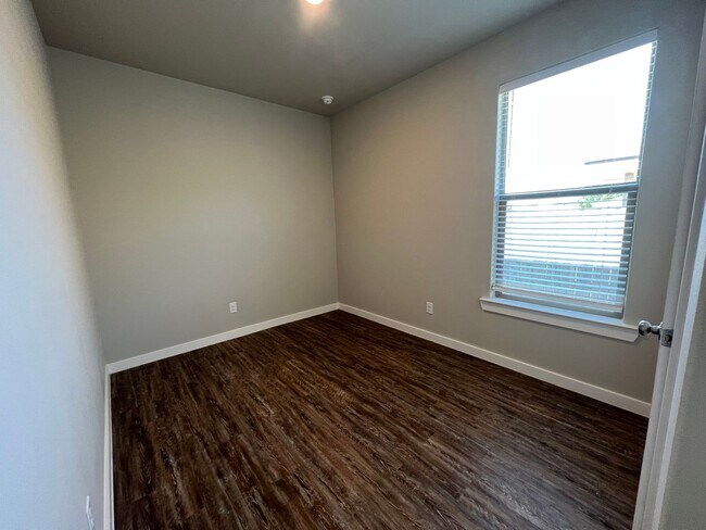 Building Photo - Stylish and Modern 3-Bedroom Duplex for Re...