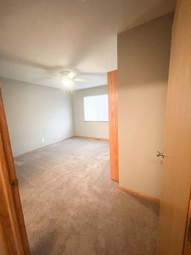 Building Photo - 3 Bedroom & 3 Bathroom Townhouse for Rent!