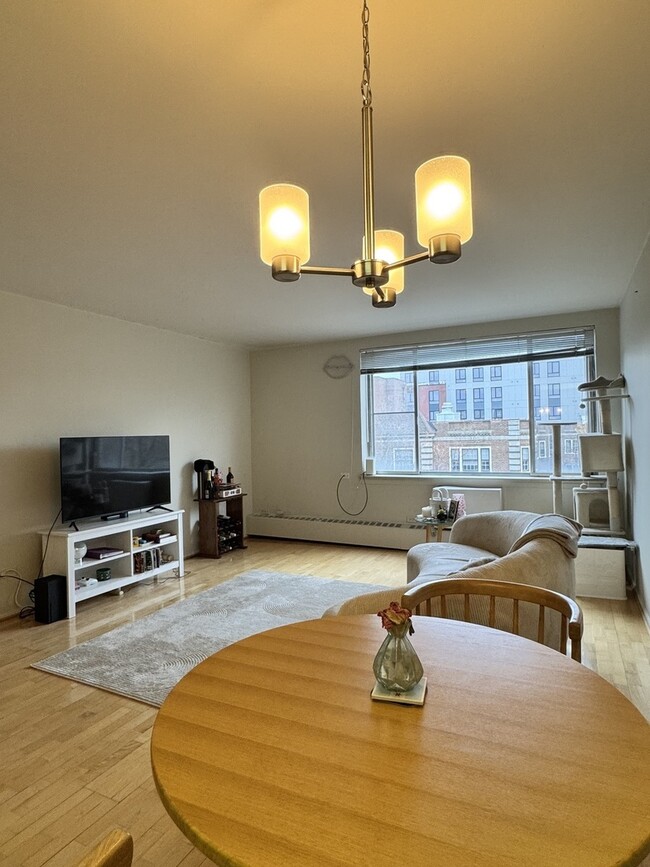 Building Photo - 201 S Maple Ave