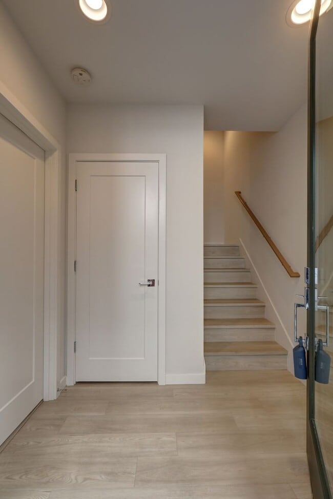Building Photo - Beautiful 2bd, 2ba Townhome Available in C...