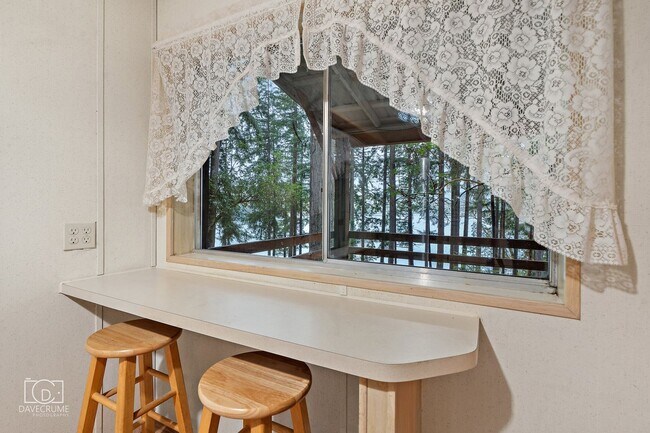 Building Photo - Waterfront 2-Bedroom Home with Scenic Views