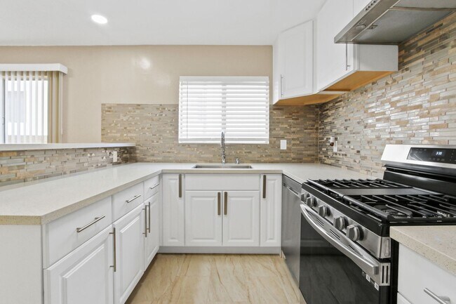 Interior Photo - 1234 Wellesley Ave