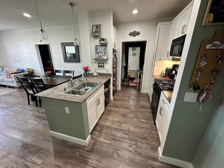 Kitchen with granite counter tops is open to family room - 1336 Scholarship