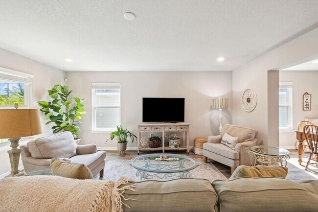 Building Photo - Beautiful home in a quiet neighborhood loc...