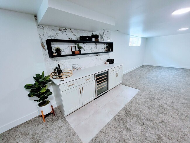 Building Photo - ABSOLUTELY UNBELIEVABLE NEW HIGH END CUSTO...
