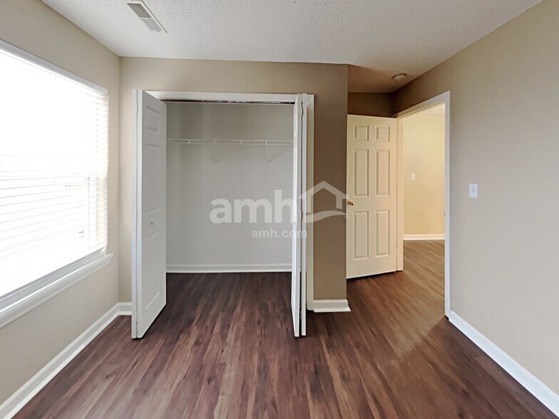 Building Photo - 657 Blue Meadow Dr