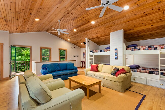 Building Photo - 80 Marsh Ln