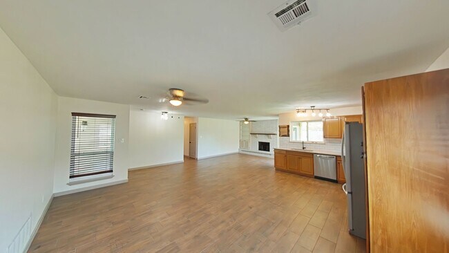 Building Photo - 5222 NW Ashby Ave