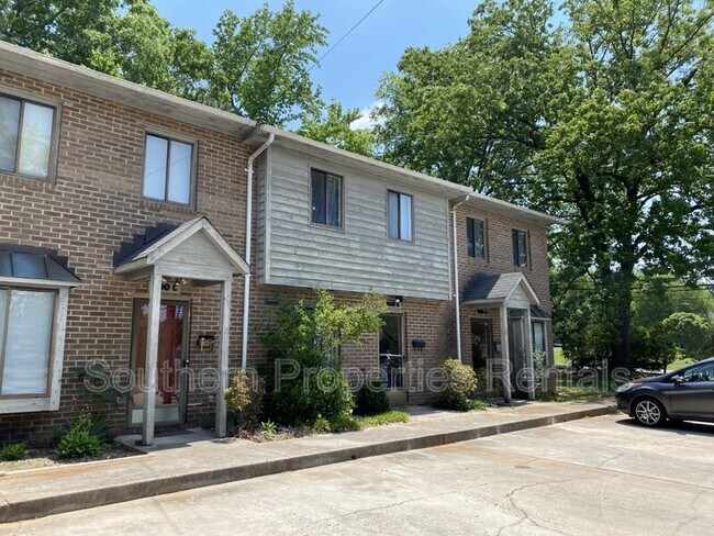 Building Photo - 400 N Steele St