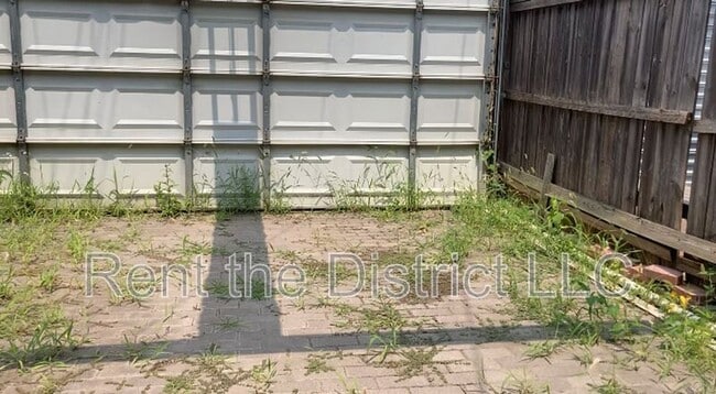 Building Photo - 624 Orleans Pl NE