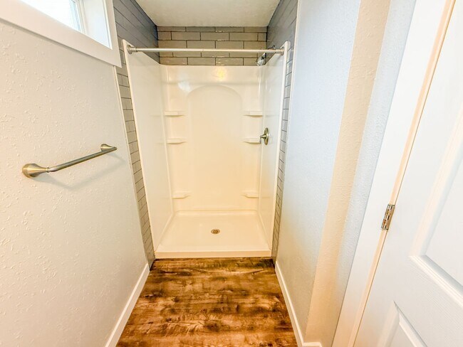 Building Photo - Cozy Single-Family Home with large yard in Caldwell