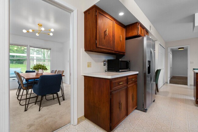 Building Photo - 3673 Pheasant Dr