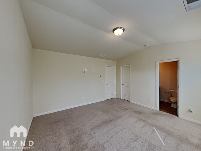 Building Photo - 2547 Piering Dr