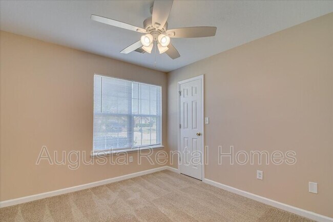 Building Photo - 207 Taylor Cir