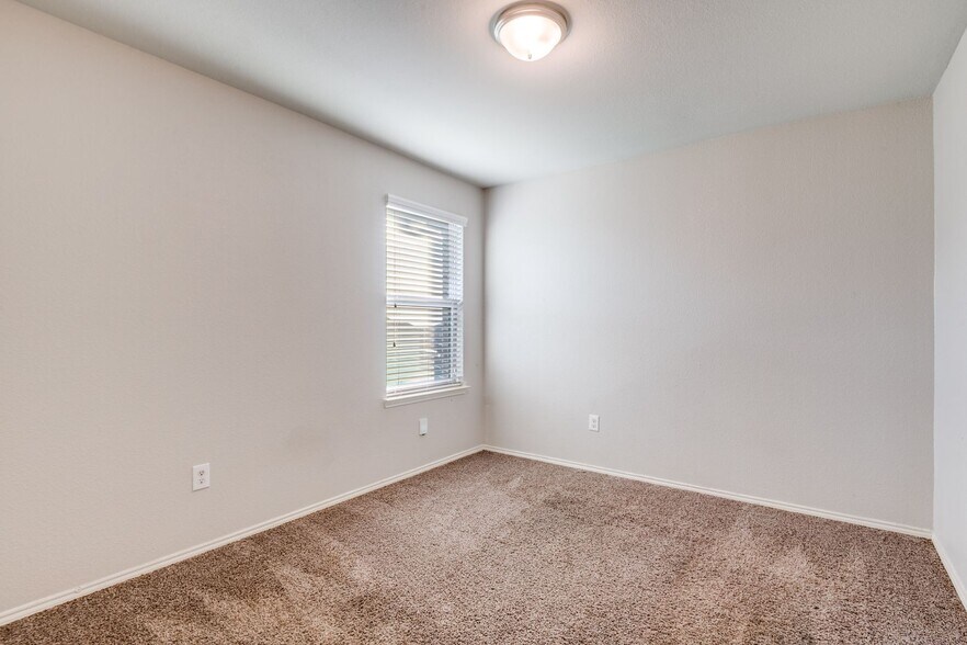 Building Photo - 3013 Fluttermill Dr